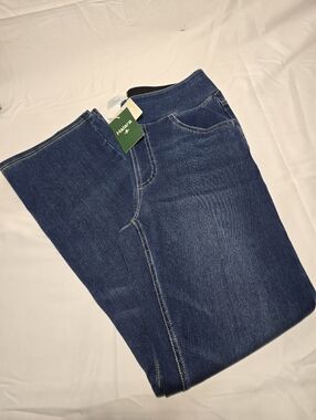 HALARA Flex Denim Pockets Straight Leg Jeans Medium Petite Pull-On BRAND NEW B4